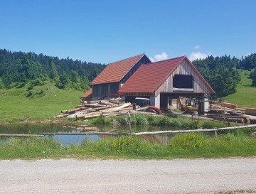 Lokev v Vojskem | Vsa slovenska jezera | Moja jezera | Manca Korelc
