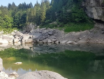 Črno jezero | Vsa slovenska jezera | Moja jezera | Manca Korelc