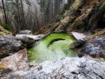 Bazen potoka Gorejca | Vsa slovenska jezera | Moja jezera | Manca Korelc