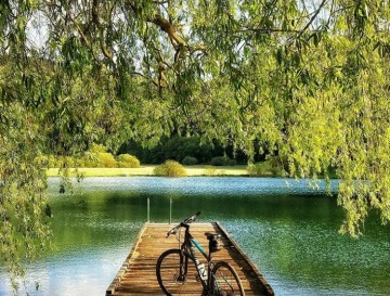 Podpeško jezero | Moja jezera | Vsa slovenska jezera s kolesom | Manca Korelc