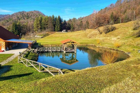 Piknic plac kos ribnik jezera slovenije slovenska jezera moja jezera manca korelc 1