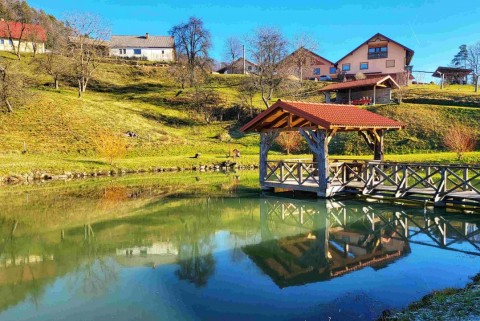 Piknic plac kos ribnik jezera slovenije slovenska jezera moja jezera manca korelc 2