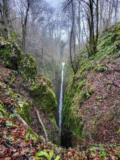 8364 ponorni slap jama pecenjevka bela krajina slapovi slovenije moja jezera manca korelc 1