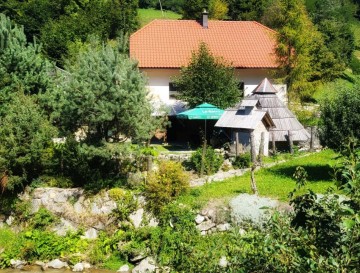 Jezerce ob hiši Spodnjih Javorjah | Jezera Slovenije | Moja jezera