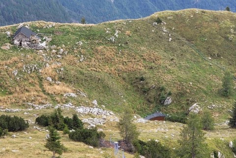 Vodnikov dom pri velem polju jezera slovenije kali slovenska jezera moja jezera manca korelc 1